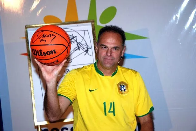 Oscar Schmidt, lenda do basquete brasileiro, morre aos 68 anos  