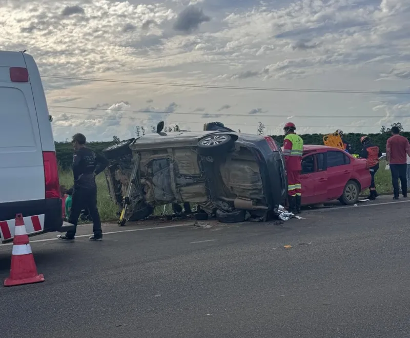 Tragédia na BR-101: Dois mortos e três feridos em acidente entre  carros e carreta  provocado por ultrapassagem no Norte do Espírito Santo