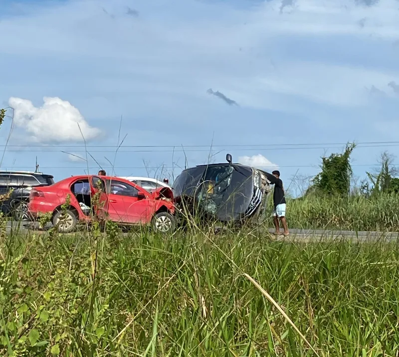 Tragédia na BR-101: Dois mortos e três feridos em acidente entre  carros e carreta  provocado por ultrapassagem no Norte do Espírito Santo