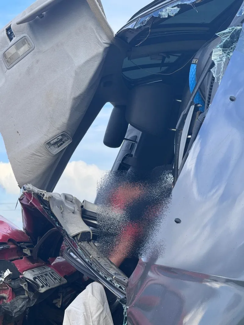 Tragédia na BR-101: Dois mortos e três feridos em acidente entre  carros e carreta  provocado por ultrapassagem no Norte do Espírito Santo