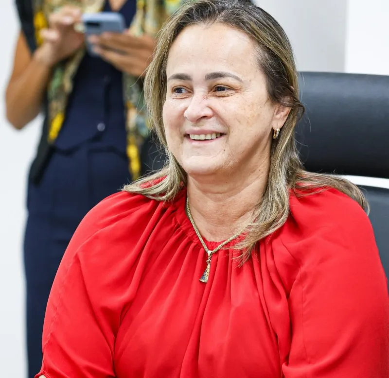 Carro da prefeita de cidade baiana é alvo de tiros