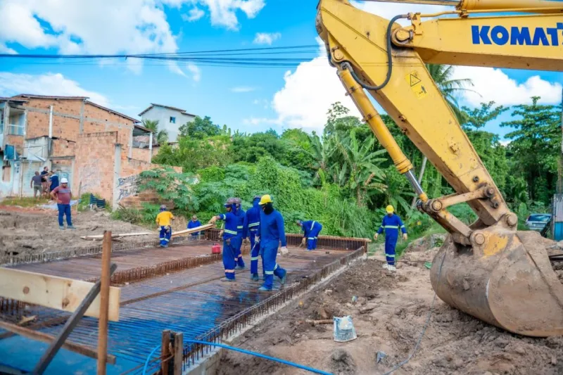 Obras de drenagem no Tancredo Neves avançam e ultrapassam 50% de execução em Teixeira de Freitas