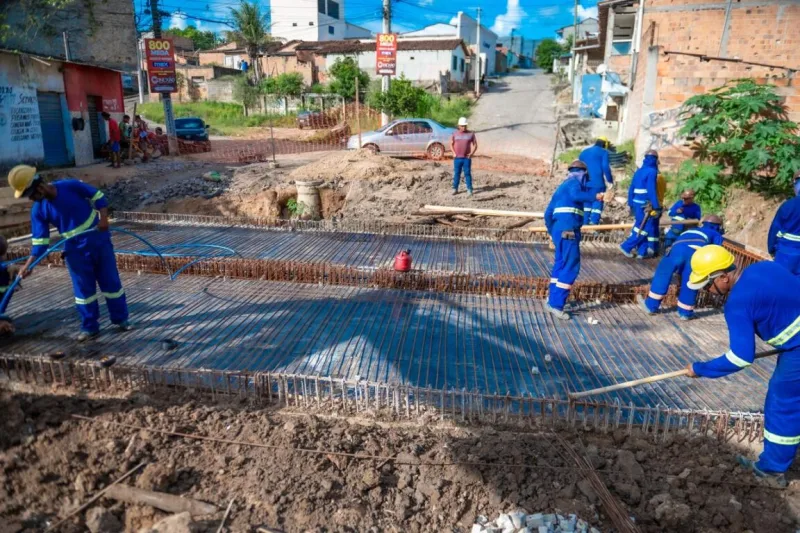 Obras de drenagem no Tancredo Neves avançam e ultrapassam 50% de execução em Teixeira de Freitas