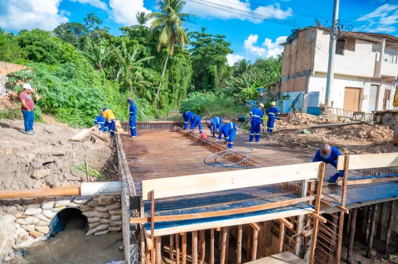 Obras de drenagem no Tancredo Neves avançam e ultrapassam 50% de execução em Teixeira de Freitas
