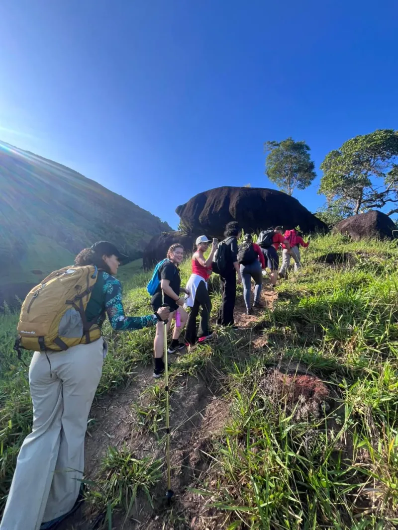 Rapel no Campo: Escola de Escalada de Itamaraju estreita laços entre aventura e superação pessoal
