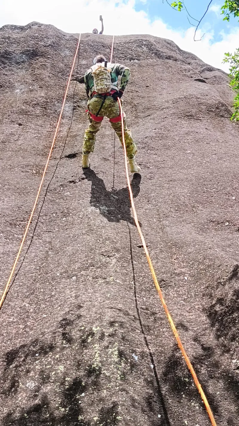 Rapel no Campo: Escola de Escalada de Itamaraju estreita laços entre aventura e superação pessoal