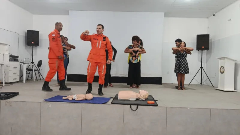 Capacitação em primeiros socorros reúne equipes escolares em Teixeira de Freitas
