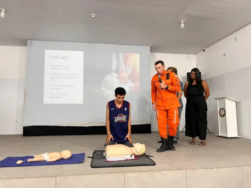 Capacitação em primeiros socorros reúne equipes escolares em Teixeira de Freitas