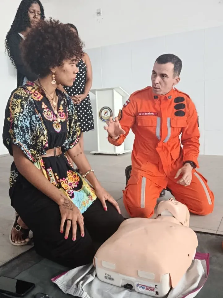 Capacitação em primeiros socorros reúne equipes escolares em Teixeira de Freitas