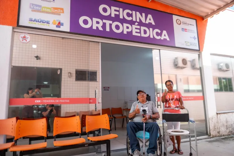 Pacientes do CER IV de Teixeira de Freitas recebem cadeiras de banho e ganham mais qualidade de vida