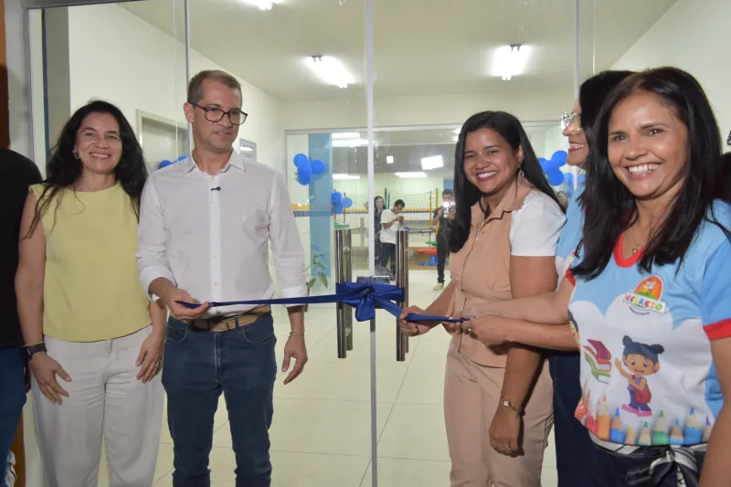 De aluno a prefeito: emoção marca entrega da nova Escola Recreio em Teixeira de Freitas