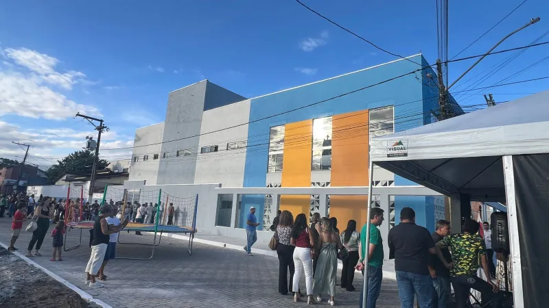De aluno a prefeito: emoção marca entrega da nova Escola Recreio em Teixeira de Freitas