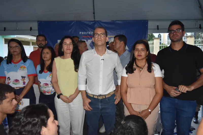 De aluno a prefeito: emoção marca entrega da nova Escola Recreio em Teixeira de Freitas