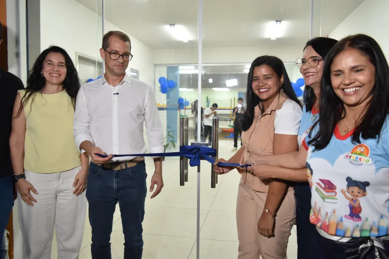 De aluno a prefeito: emoção marca entrega da nova Escola Recreio em Teixeira de Freitas