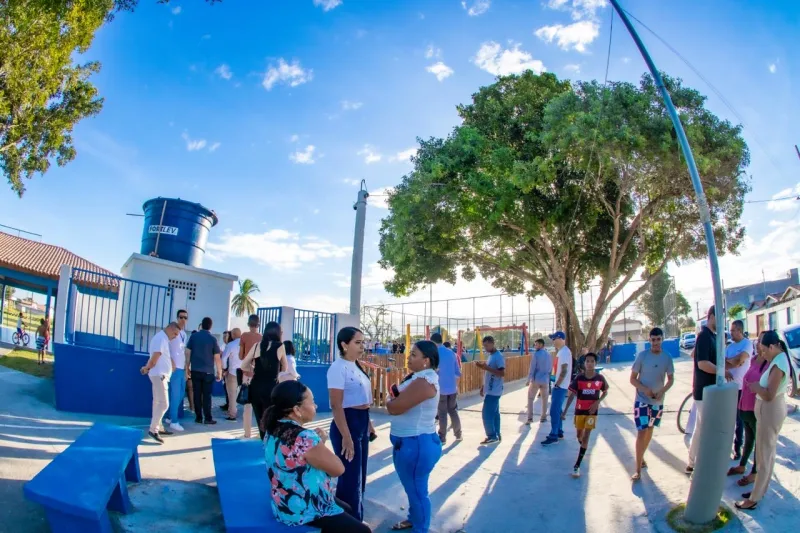 Prefeitura de Teixeira de Freitas entrega novo chafariz no Residencial Castelinho