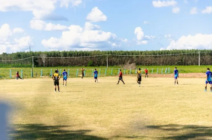 Abertura do 7º Campeonato de Futebol de Vila Portela movimenta Ibirapuã com jogos disputados e participação da comunidade