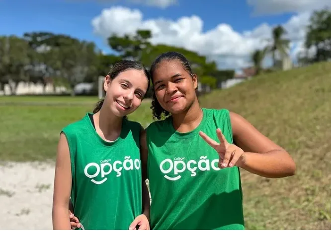 Jovens atletas de Mucuri brilham no vôlei de praia dos Jogos Escolares da Bahia 2026