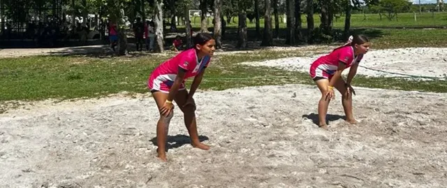 Jovens atletas de Mucuri brilham no vôlei de praia dos Jogos Escolares da Bahia 2026