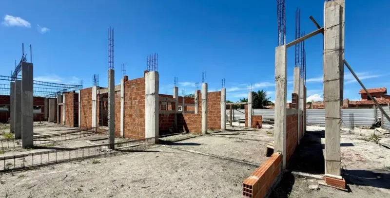 Saúde em foco: Alcobaça avança com obra de PSF no bairro Farol