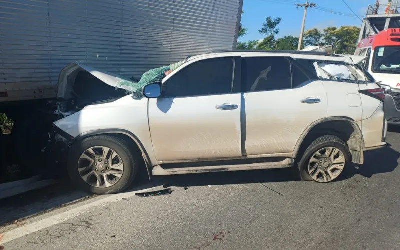 Cantor Zau O Pássaro morre após carro atingir caminhão parado na BR-116