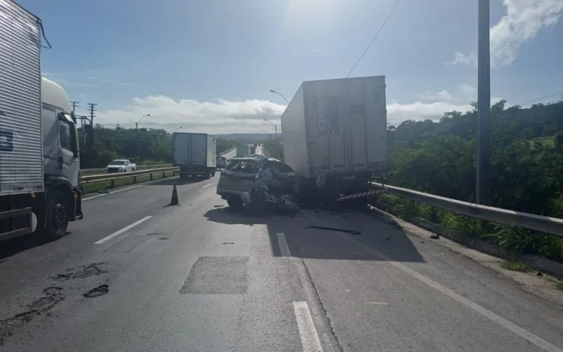 Cantor Zau O Pássaro morre após carro atingir caminhão parado na BR-116