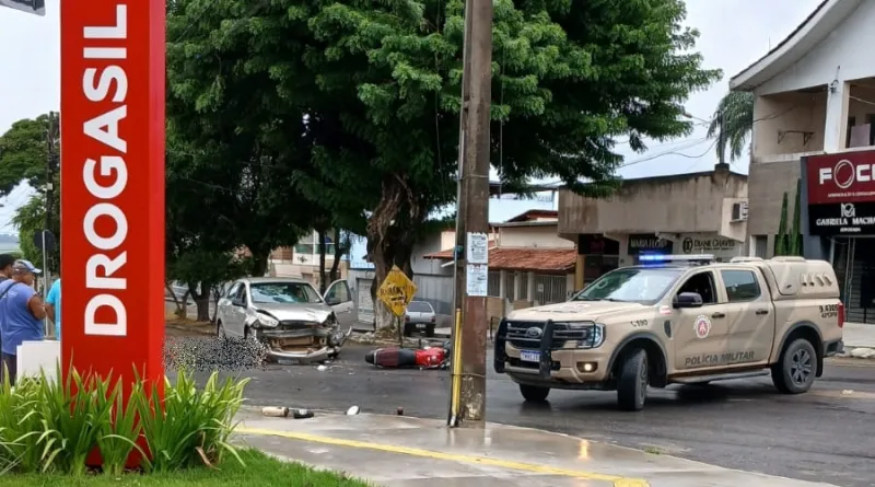 Colisão em cruzamento movimentado deixa motociclista ferido em Itamaraju