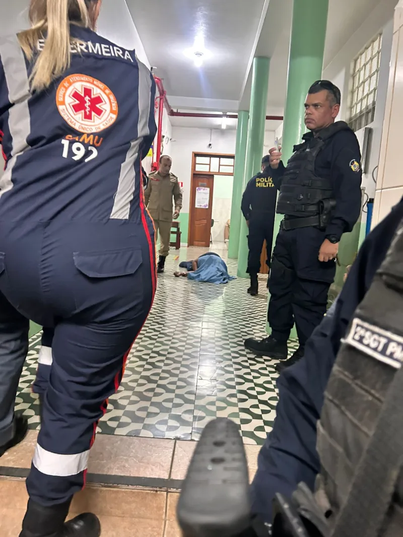 Aluno de 13 anos invade escola, mata duas funcionárias e deixa duas pessoas baleadas, no Acre.
