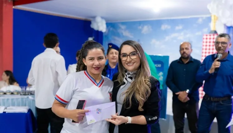 Ibirapuã faz história com o lançamento do Bolsa EJA, iniciativa pioneira que transforma a educação no município