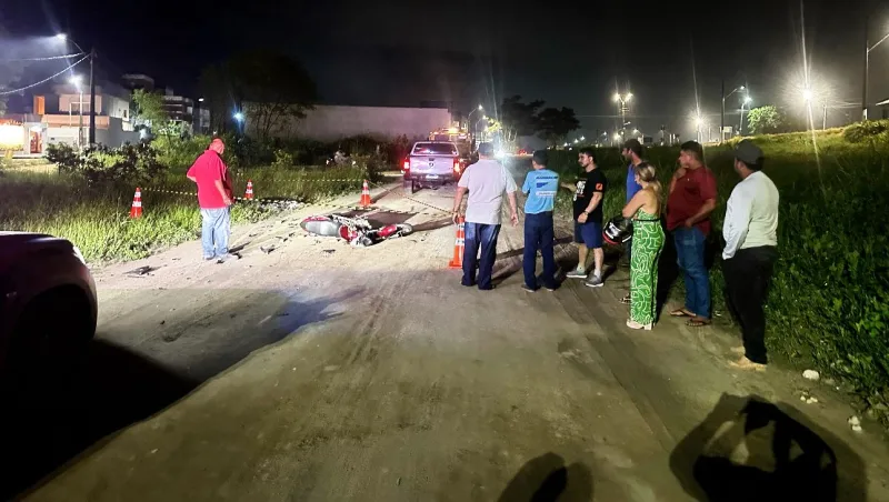 Vídeo - Vigilante  morre após colisão entre moto com caminhonete em avenida de Eunápolis