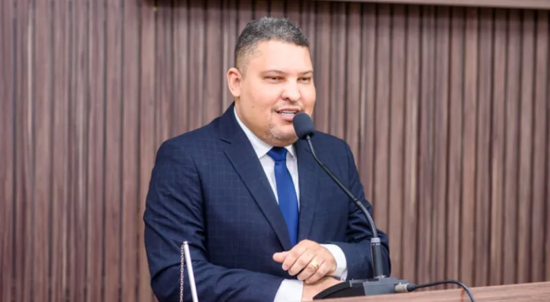 Vereador Jonatas Santos promulga três importantes leis municipais em Teixeira de Freitas