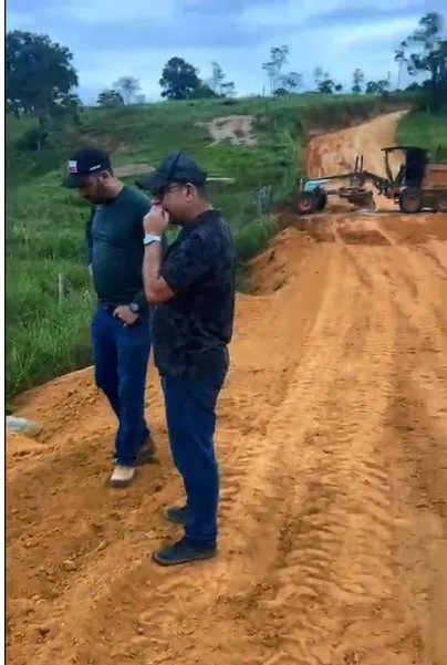 Prefeito Tonzinho investe em recuperação de estrada vicinal para facilitar o transporte escolar e fortalecer agricultura familiar 