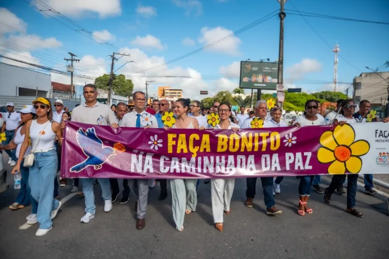 Caminhada da Paz mobiliza população em defesa das crianças e adolescentes em Teixeira de Freitas