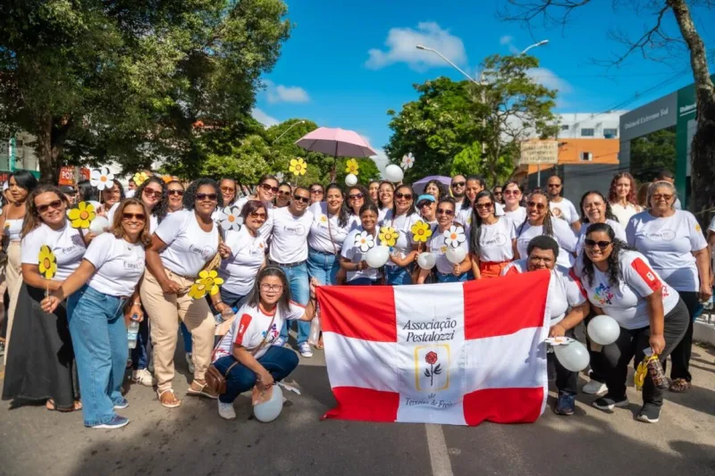 Caminhada da Paz mobiliza população em defesa das crianças e adolescentes em Teixeira de Freitas