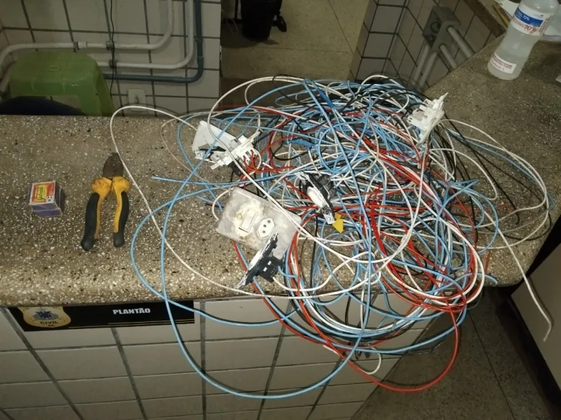 Homem é preso em flagrante suspeito de furtar fios elétricos em sobrado em Teixeira de Freitas
