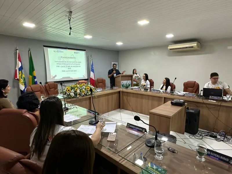 Educação de Medeiros Neto realiza Audiência Pública de Avaliação do Plano Municipal de Educação 2015-2025 Educação de Medeiros Neto realiza Audiência Pública de Avaliação do Plano Municipal de Educação 2015-2025