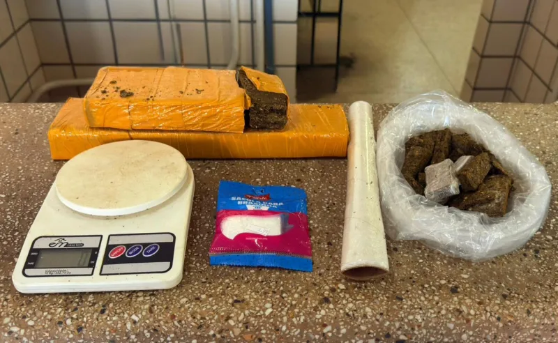 Mais de 1,6 kg de maconha são apreendidos pela PM no Residencial Ramalho em Teixeira de Freitas