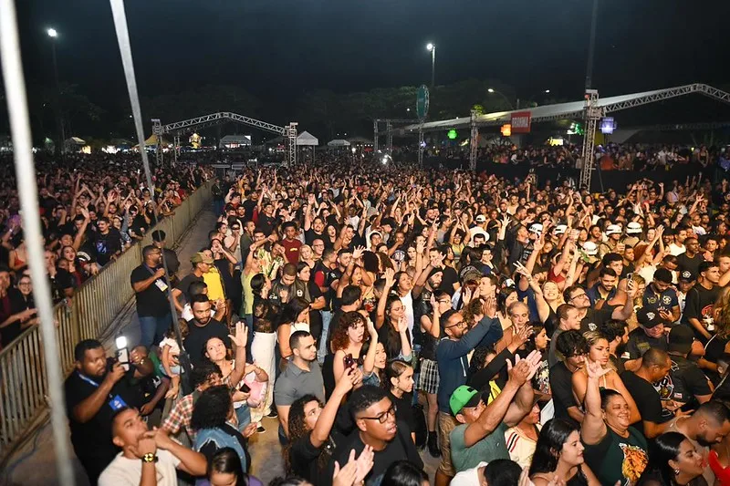 Nova estrutura da festa de Teixeira de Freitas conquista público e fortalece economia local