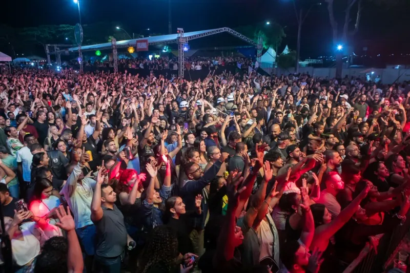 Nova estrutura da festa de Teixeira de Freitas conquista público e fortalece economia local