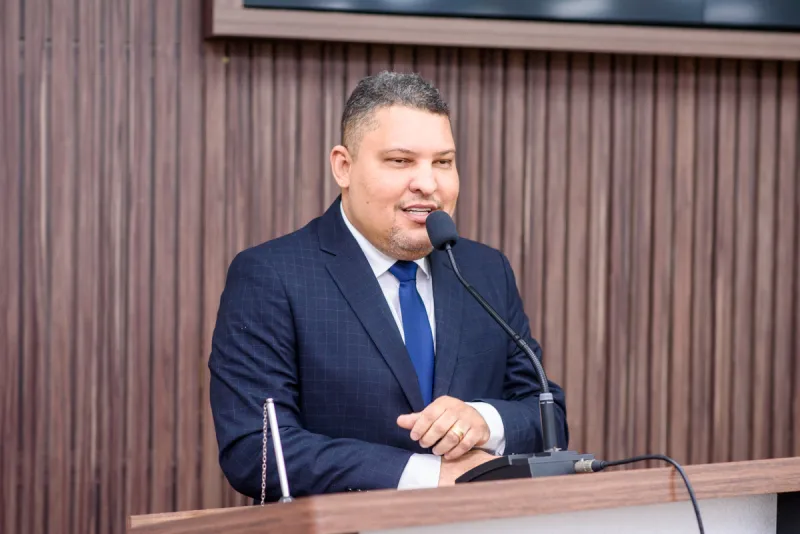 Cinco novas leis de autoria do vereador Jonatas Santos fortalecem inclusão, saúde e economia em Teixeira de Freitas