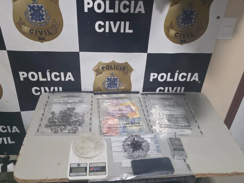 “Cabelinho” é preso em flagrante por tráfico de drogas no bairro Alecrim, em Eunápolis