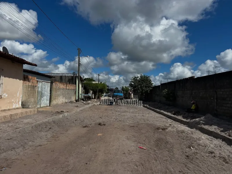 Prefeitura de Nova Viçosa avança com obras de pavimentação no bairro Primavera, em Posto da Mata