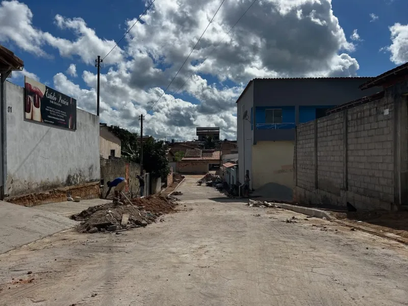Prefeitura de Nova Viçosa avança com obras de pavimentação no bairro Primavera, em Posto da Mata