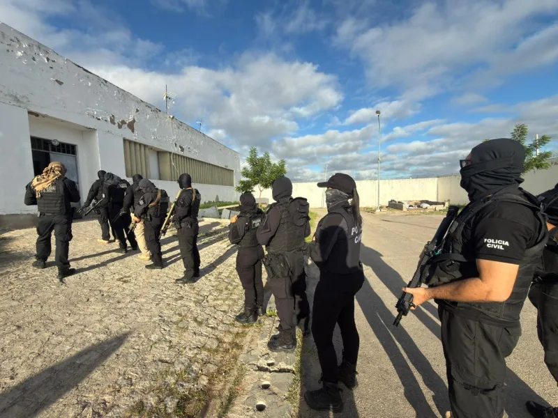 Presos que se passavam por delegados para aplicar golpes via PIX são alvo de operação na Bahia Presos que se passavam por delegados para aplicar golpes via PIX são alvo de operação na Bahia