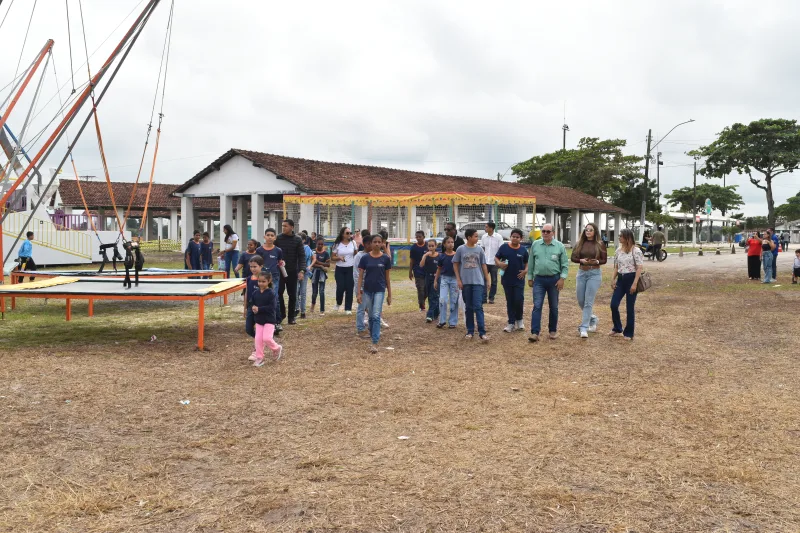 Usina Santa Maria, PRF, e iniciativa privada promovem em Teixeira de Freitas ação social para alunos da Escola Silvete de Medeiros Neto 