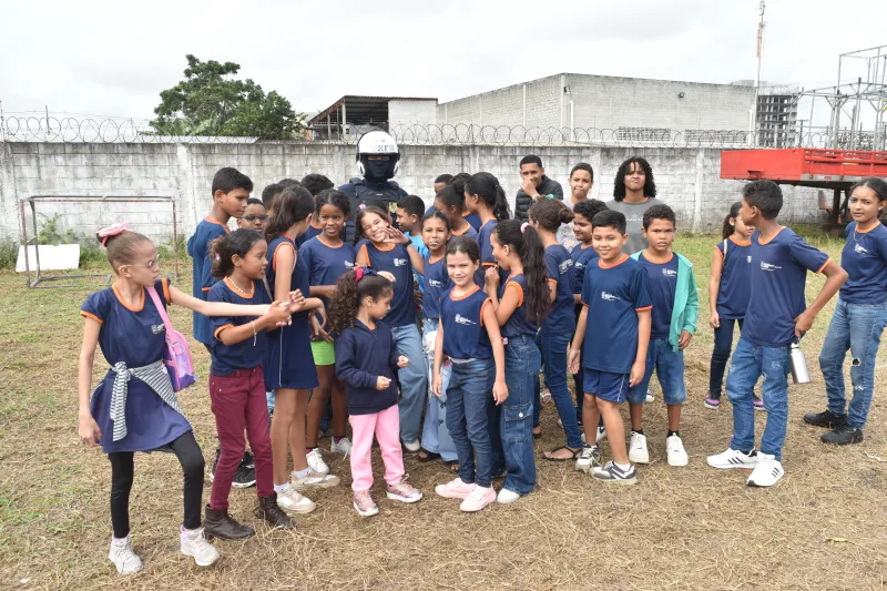 Usina Santa Maria, PRF, e iniciativa privada promovem em Teixeira de Freitas ação social para alunos da Escola Silvete de Medeiros Neto 