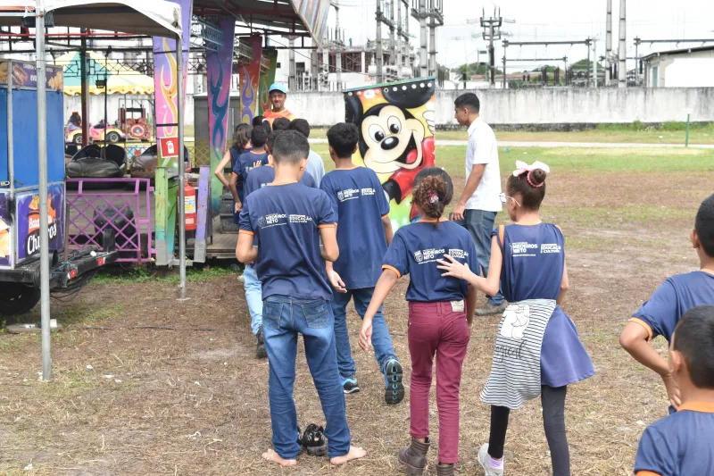 Usina Santa Maria, PRF, e iniciativa privada promovem em Teixeira de Freitas ação social para alunos da Escola Silvete de Medeiros Neto 