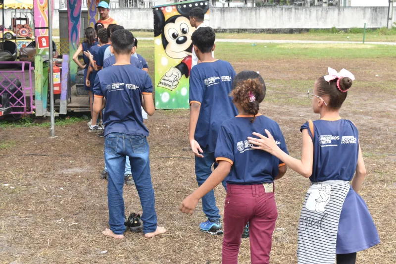 Usina Santa Maria, PRF, e iniciativa privada promovem em Teixeira de Freitas ação social para alunos da Escola Silvete de Medeiros Neto 