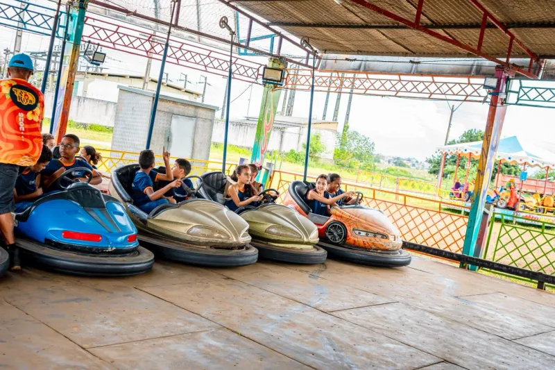 Usina Santa Maria, PRF, e iniciativa privada promovem em Teixeira de Freitas ação social para alunos da Escola Silvete de Medeiros Neto 