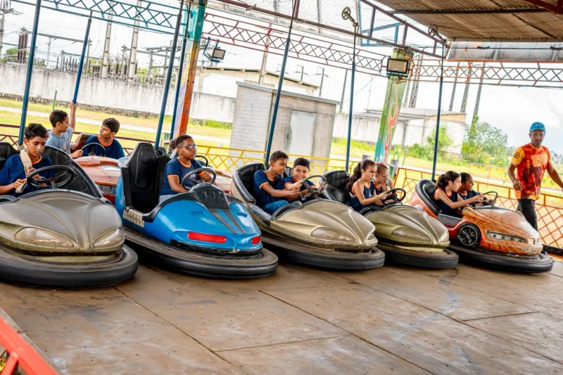 Usina Santa Maria, PRF, e iniciativa privada promovem em Teixeira de Freitas ação social para alunos da Escola Silvete de Medeiros Neto 