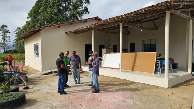 Prefeitura de Mucuri entrega reforma do Posto de Saúde do Lagoa Bonita e entra em fase final com a revitalização da Escola Carolina de Moraes
